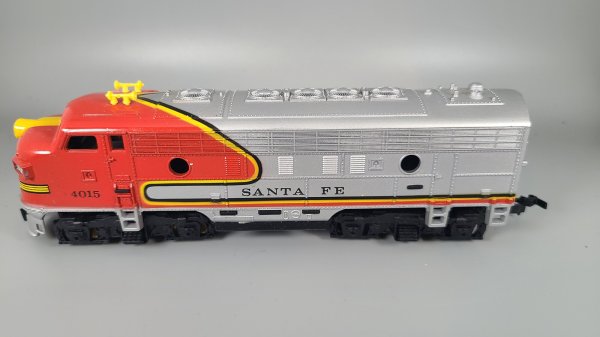Tyco, Santa Fe 4015 Locomotive, HO Gauge, TU24-1729