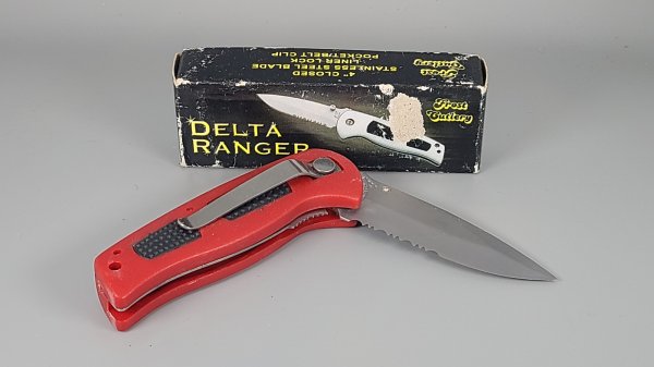 Locking Blade Knife with Belt Clip, Red Finish, New, Frost Cutlery, TU25-0019